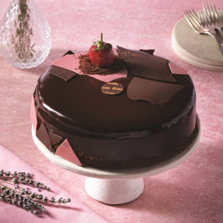 Divan Spesyal çiyələkli tort